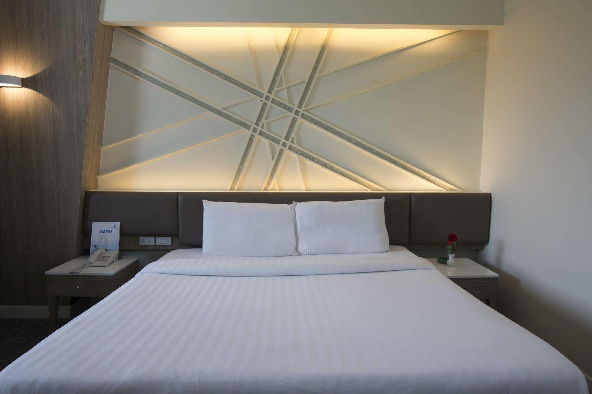Hotel Papa Bangkok Siriraj Exterior foto