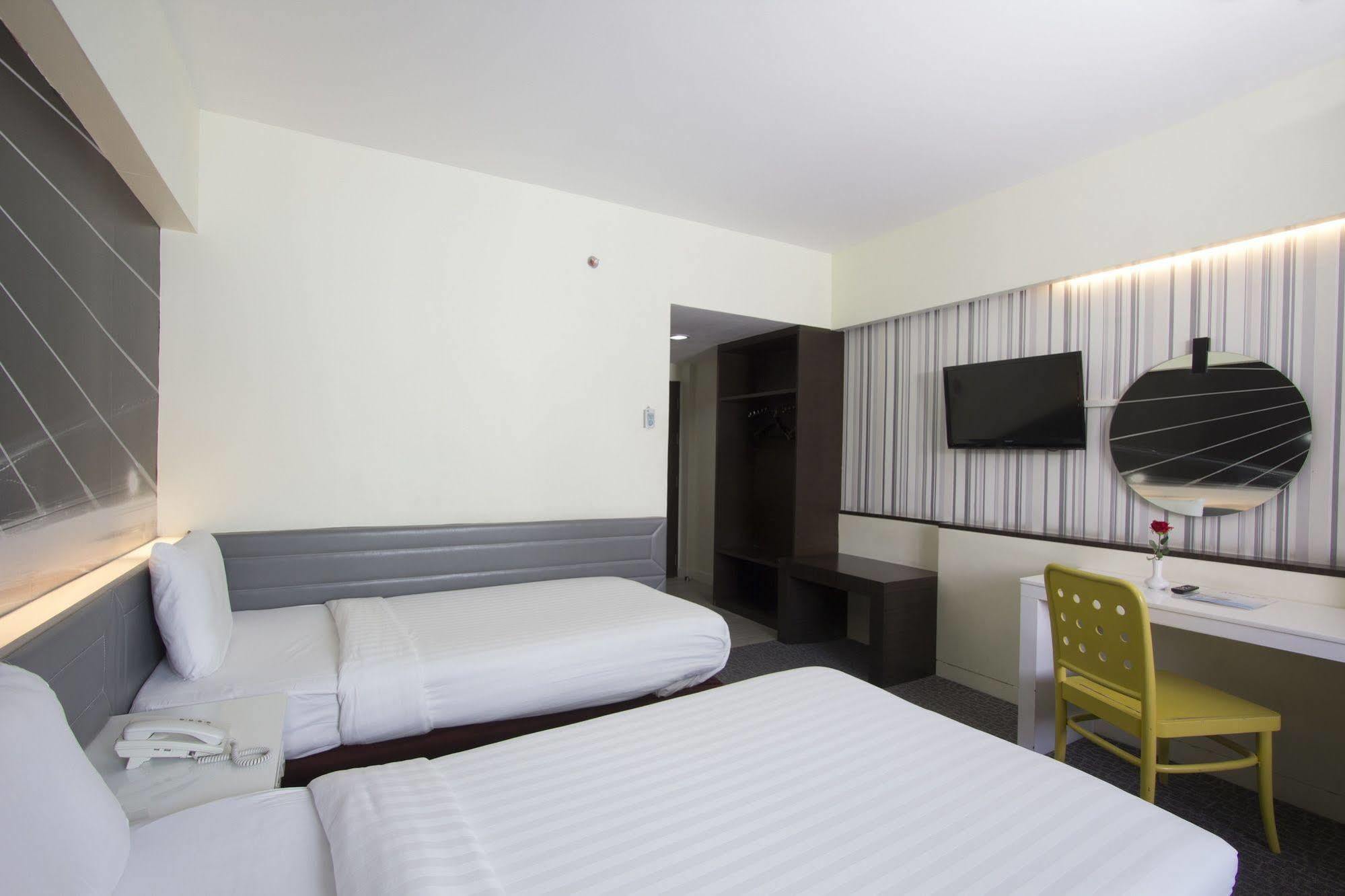 Hotel Papa Bangkok Siriraj Exterior foto